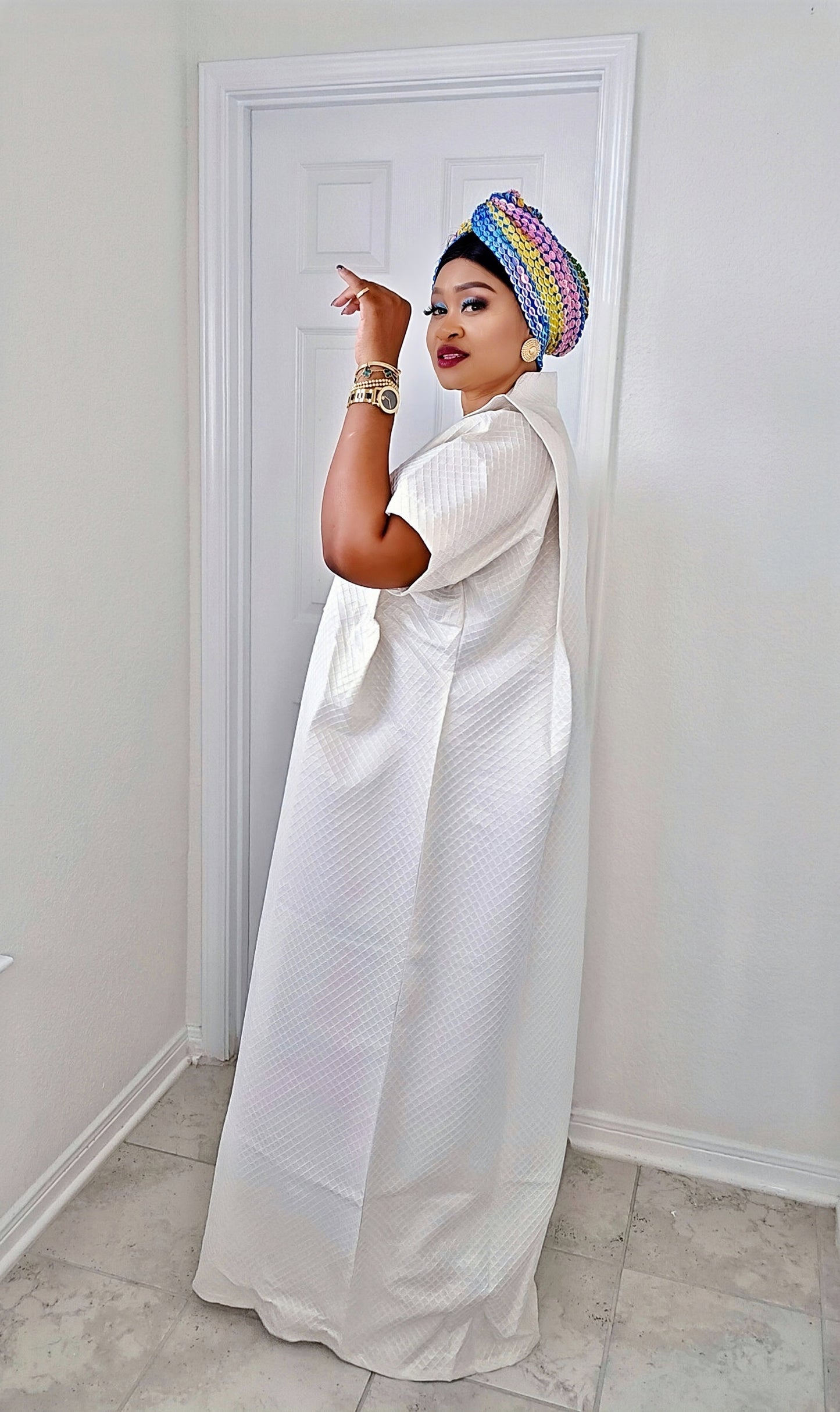 Elite – Gold Trim Rich Aunty Bubu